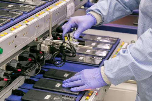 20251116084052d24bf930eb11ad1771e119cb838957ec_min