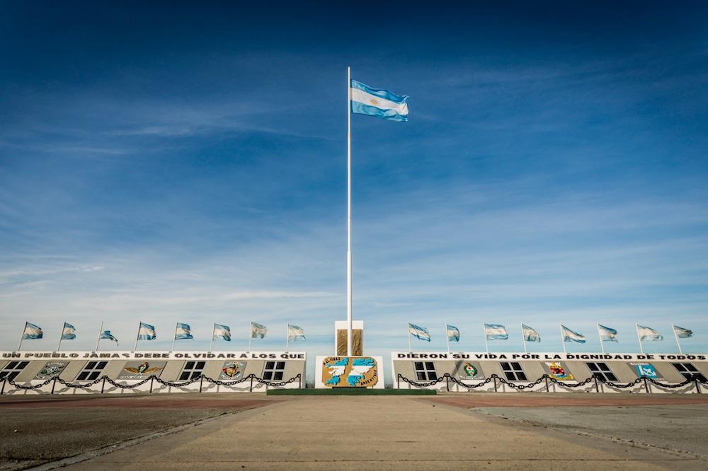 819ce8a7f9ce7e48d488fe838ab59d7a-1000malvinas_monumento_rga