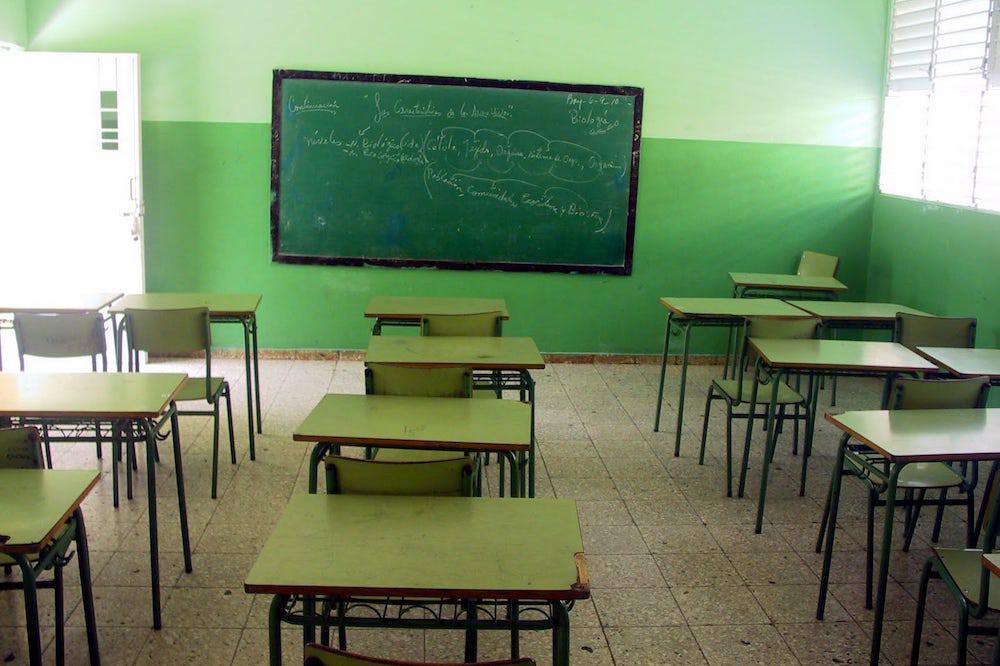 d95796fe5d26192e39147d2525b9f0e7-1000aula_vacia