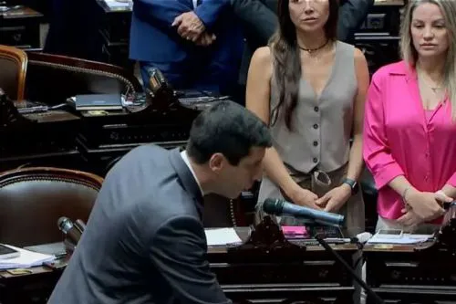 20250206104406dd78901e8e6d64bf449f4a0fe9499305_min