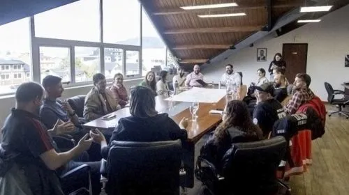 20251116084650dd5a7b1918f231a9de64084d2f8614bc_min