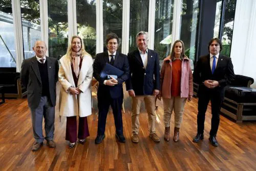 20250715111715e668995dfb9eb8eaca0e4c7782e500a2_min