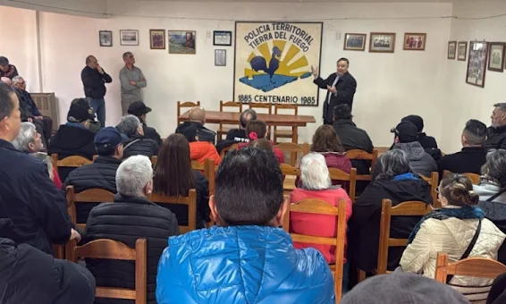 policias retirados reclaman por la falta de pago