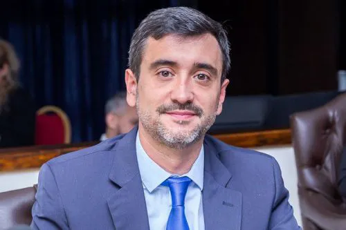 202508180935215f6c68ccc1fb9b6a3183341e4a1190ff_min