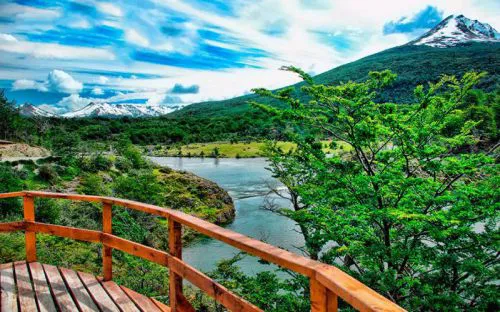 20251208100425869b51502e4f59e15cce7396cde81904_min