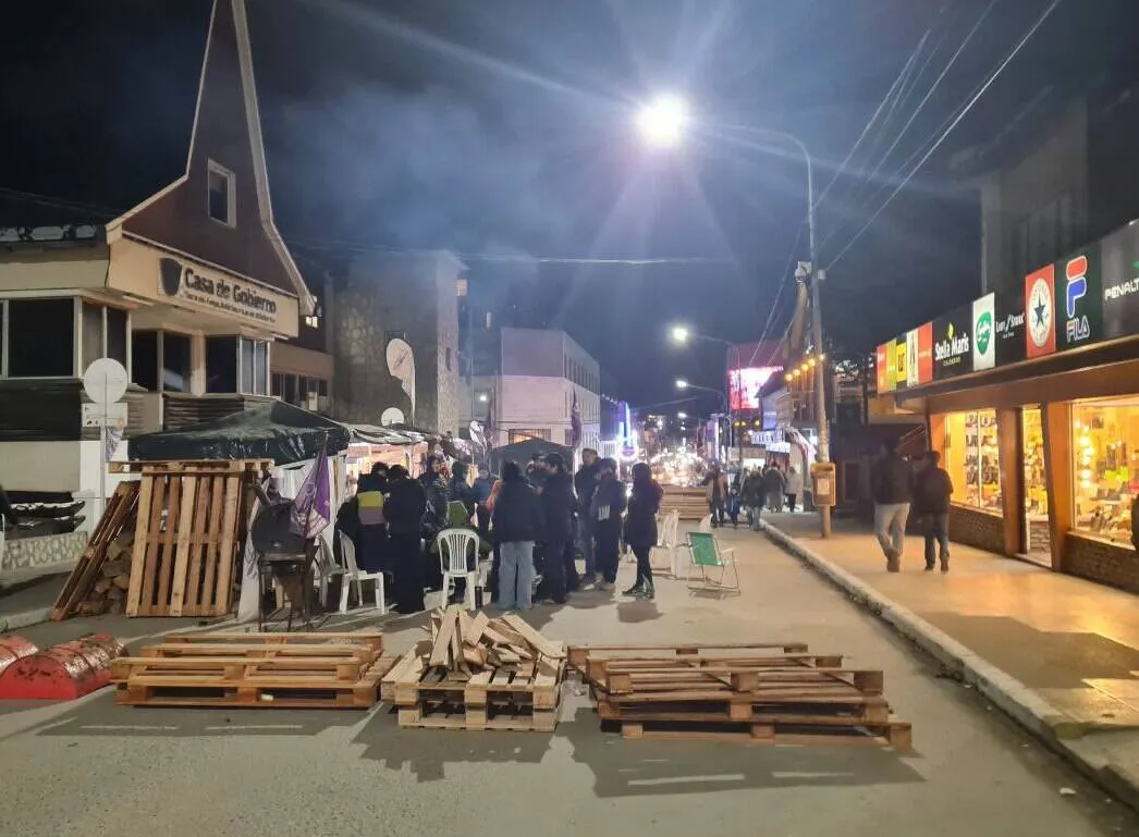 photo_5024255646714933253_y-1