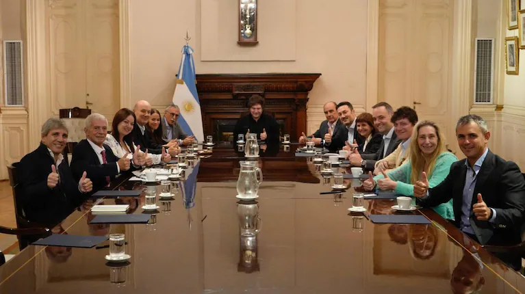 el-presidente-javier-milei-con-su-gabinete-en-casa-rosada-foto-xmadorni-RXMJ4TSF45E6NL74I4VDA3SV3I