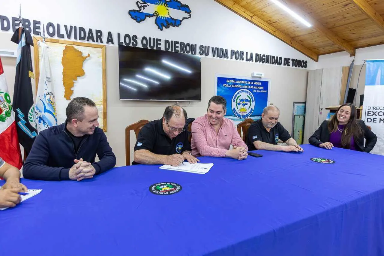 photo_5048714592116214530_y-1