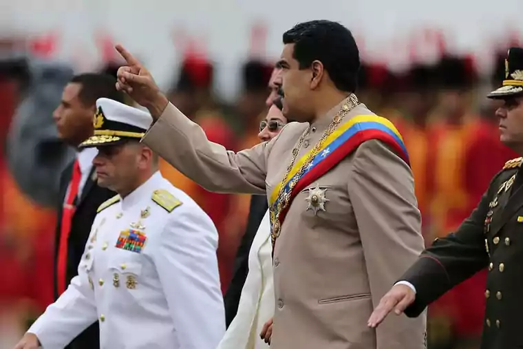 2-president-nicolas-maduro-walks-with-the-army-commanders-baton-in-hand-army-day-caracas-24-06-2017-credit-fernando-llano-venezuela-estado-mafia-cartel-de-los-soles-ap--17175685679097-copy_760_50