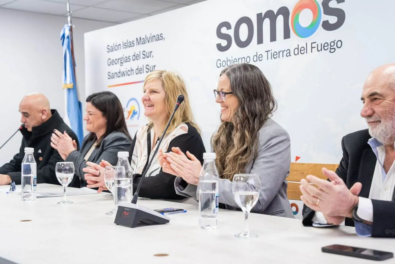 photo_4994642388374892797_y-1