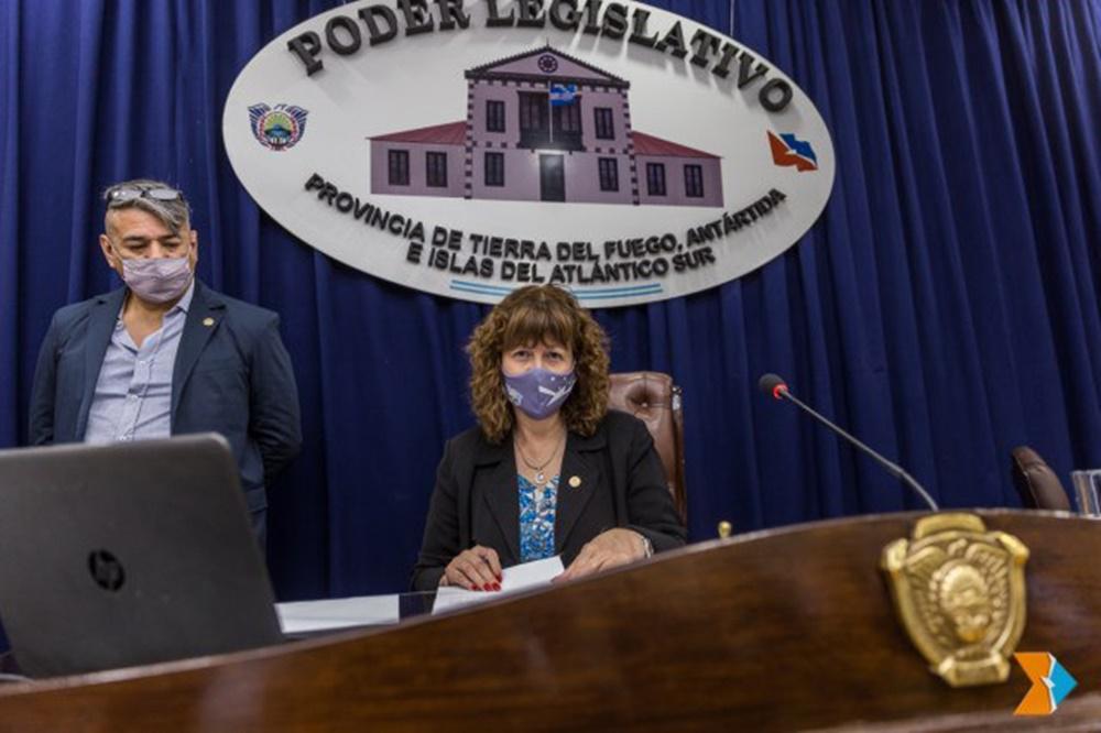 74f4a9fe5dcc261ba0bd3948eaaa5683-monicaurquiza_legislatura