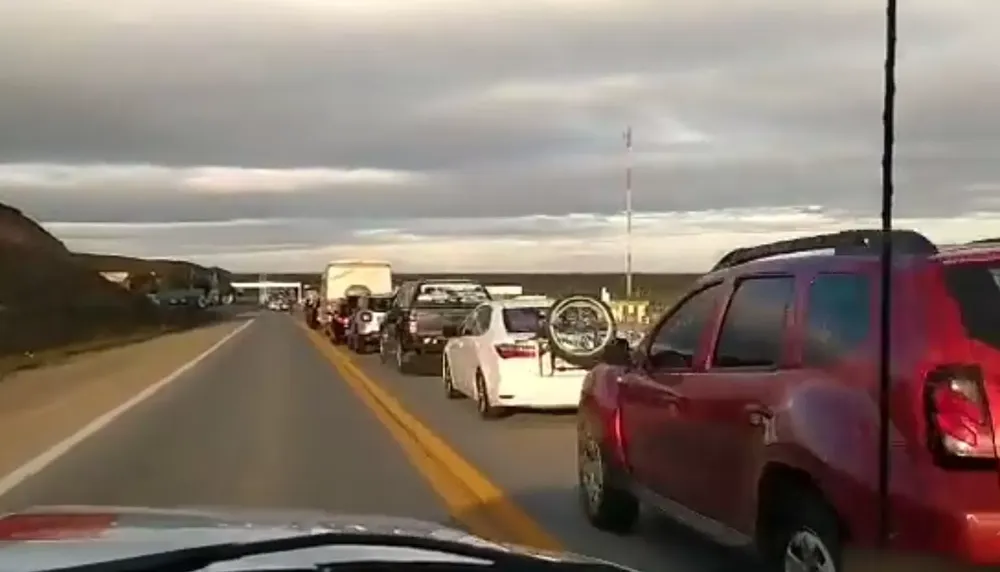 filas-de-autos-tierra-del-fuego