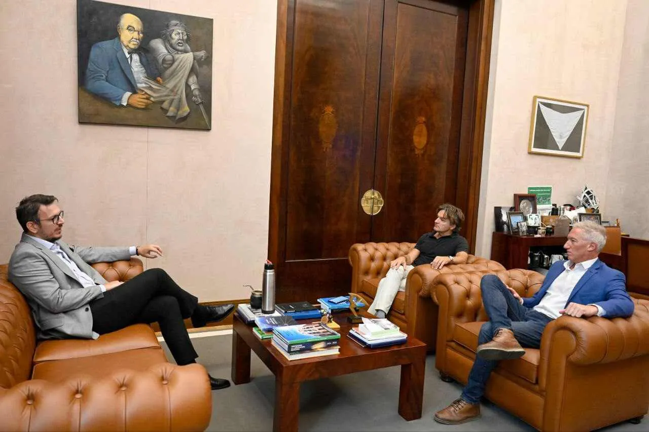 photo_4929553370188549028_y-1-1