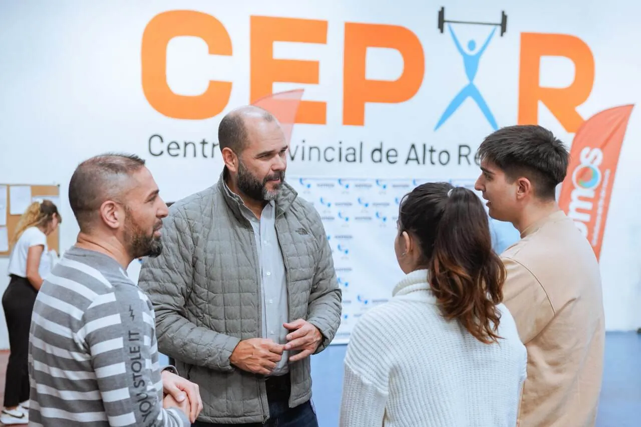 photo_5087275018953100047_y-1