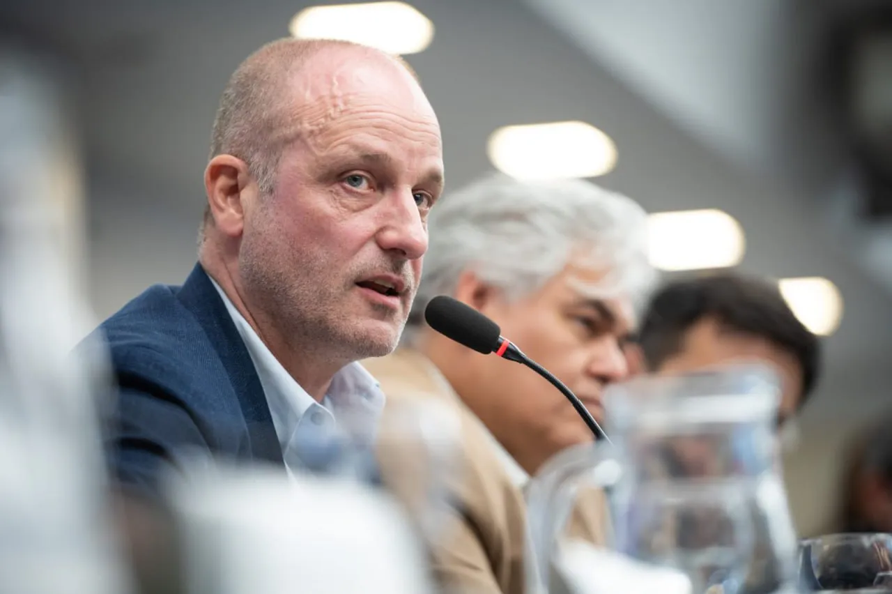 photo_4952231824004853453_y