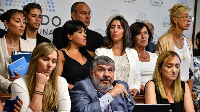 tras-el-acto-en-el-pj-cristina-kirchner-recibe-a-senadores-de-union-por-la-patria-foto-telam-eliana-obregon-SVREOOCNT5AJLMLSMT4L2BPOBE